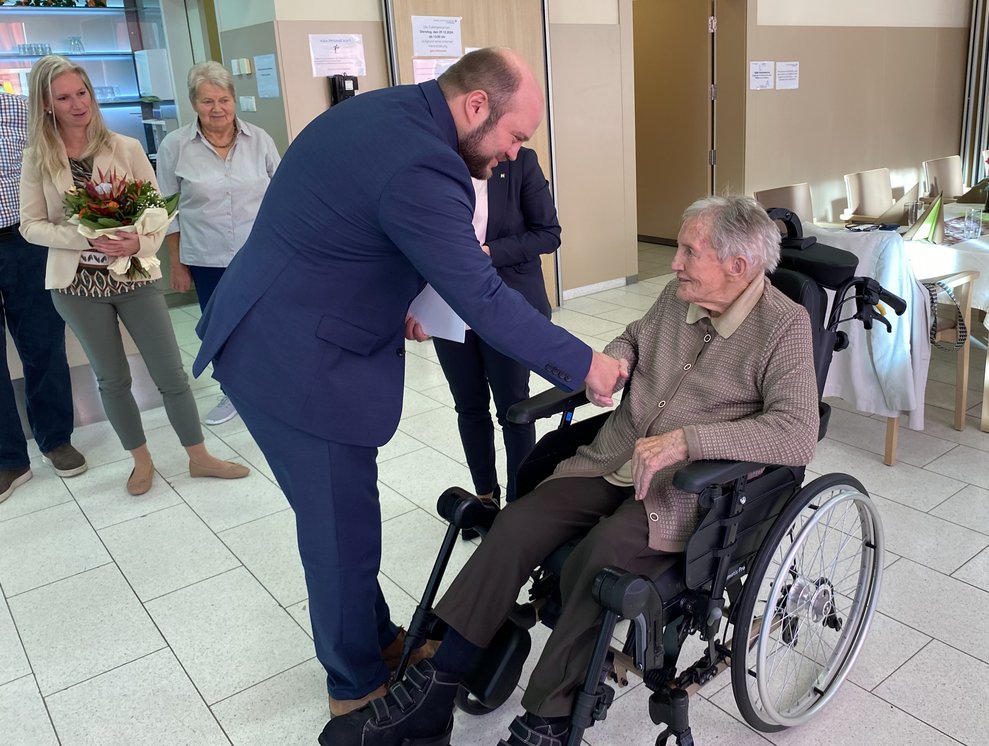Auch seitens der Bezirkshauptmanschaft Gmünd, wurde gratuliert.