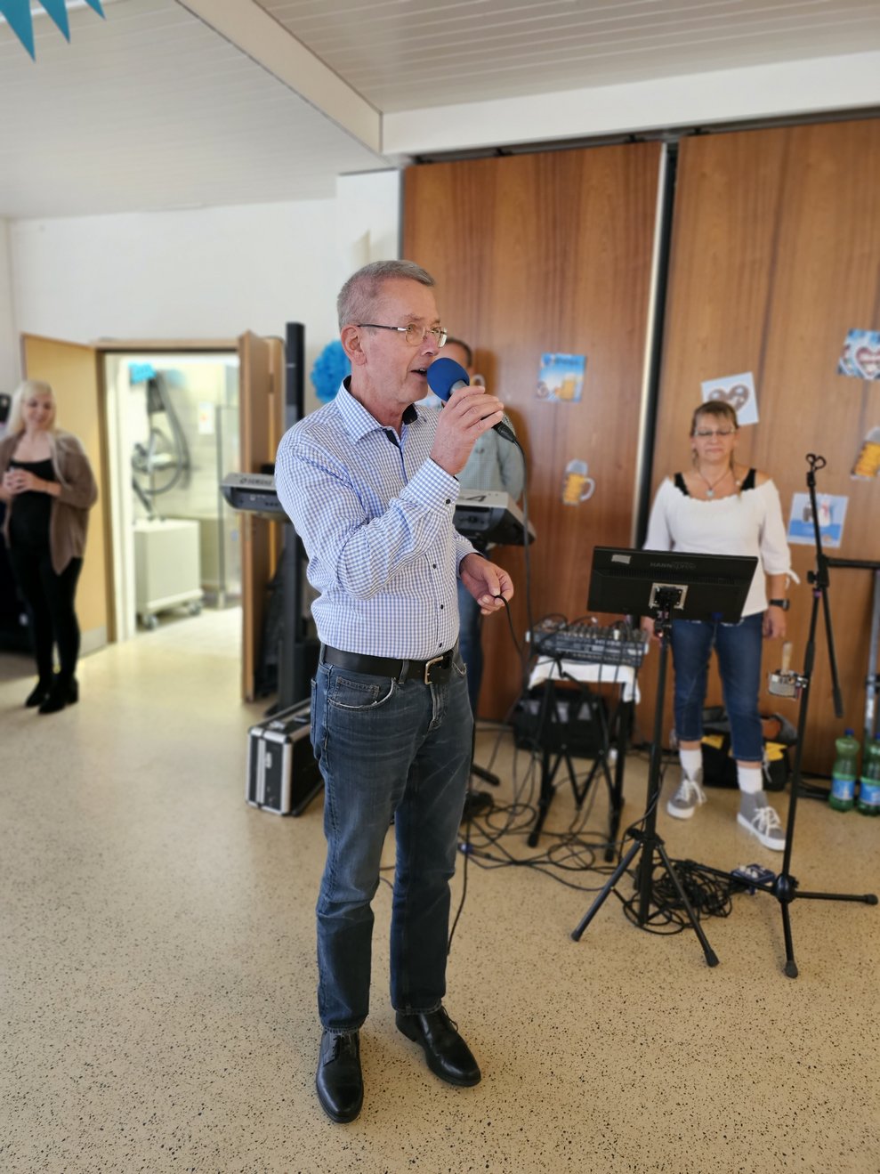 Unser Direktor Herr RegR Wolfgang Zorn eröffnete das Oktoberfest.