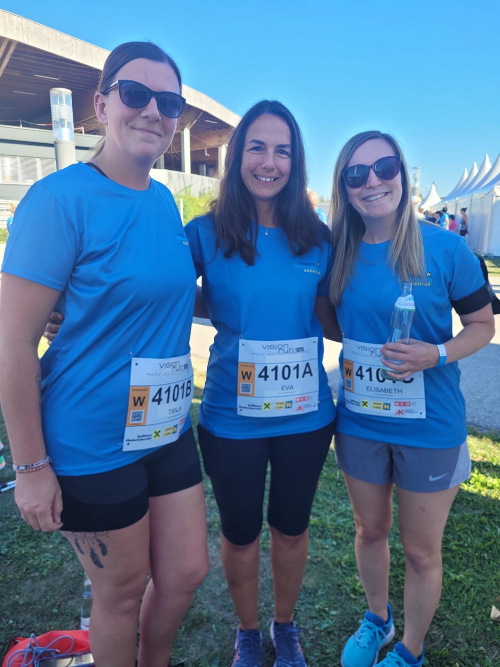 3 Damen vor dem Start 