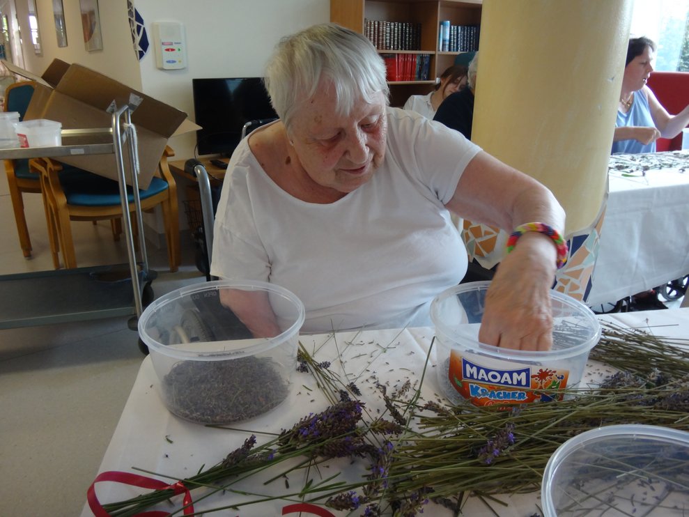 Neben Sträußen wurden auch Duftsäckchen gemacht.