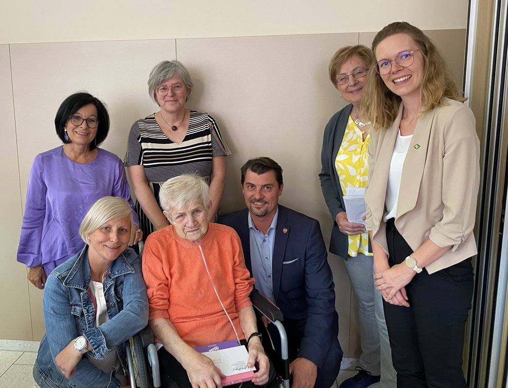 Frau Bröderbauer feiert ihren 89. Geburtstag...