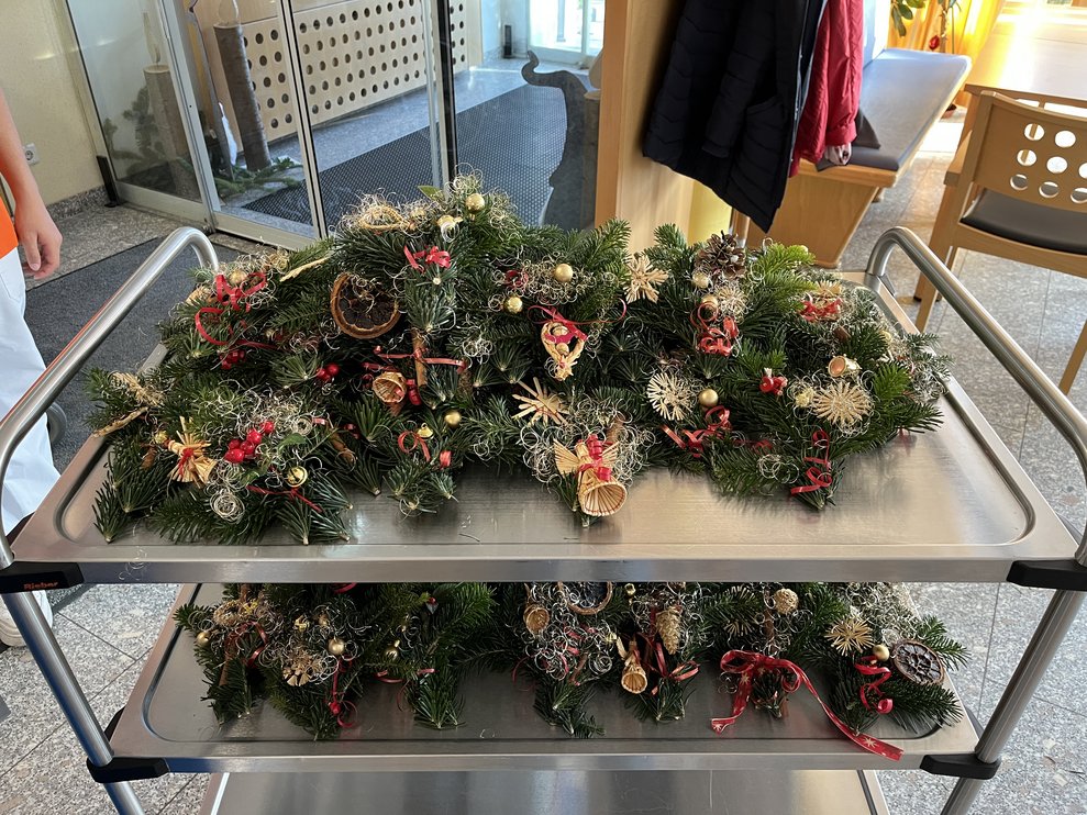 Weinachtsgestecke