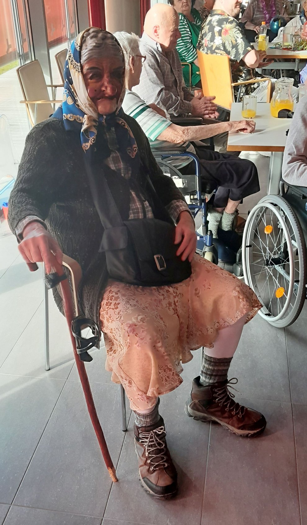 Na, ich schau mir den Trubel lieber gemütlich im Sitzen an. 