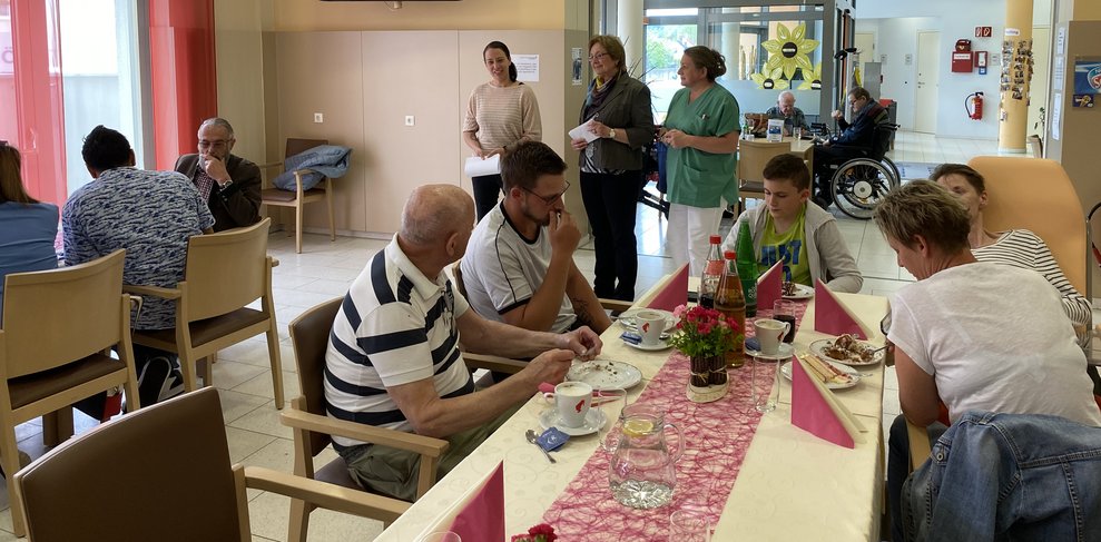 Dir. Wandaller begrüßt die Jubilare und die Angehörigen.