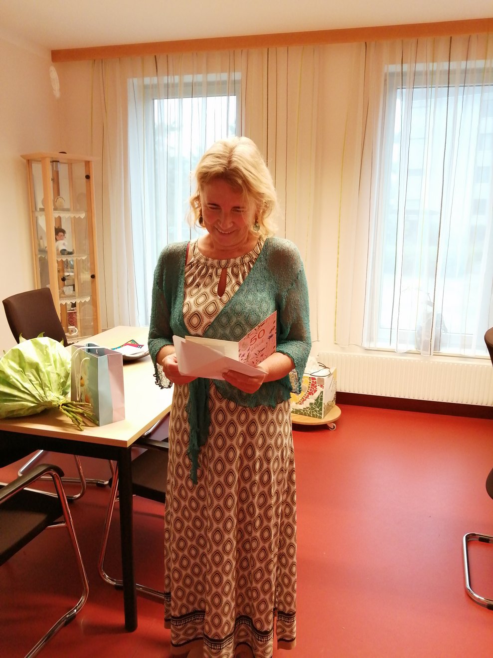 Dir.-Stv. Fr. Hintermeyer liest die Karte.