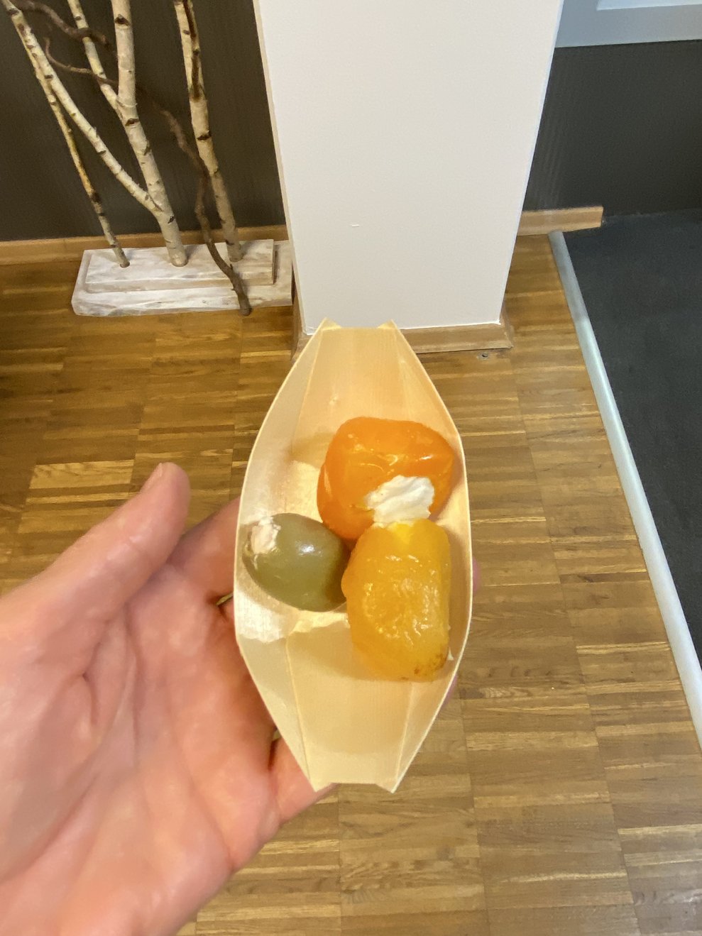 ...Obst und Gemüse zur Verkostung angeboten.