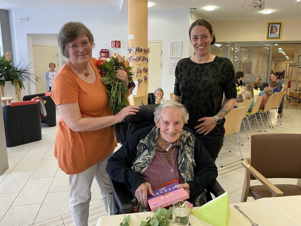 Schon viele Muttertage hat Fr. Anibas mit ihren 102 Jahren gefeiert.