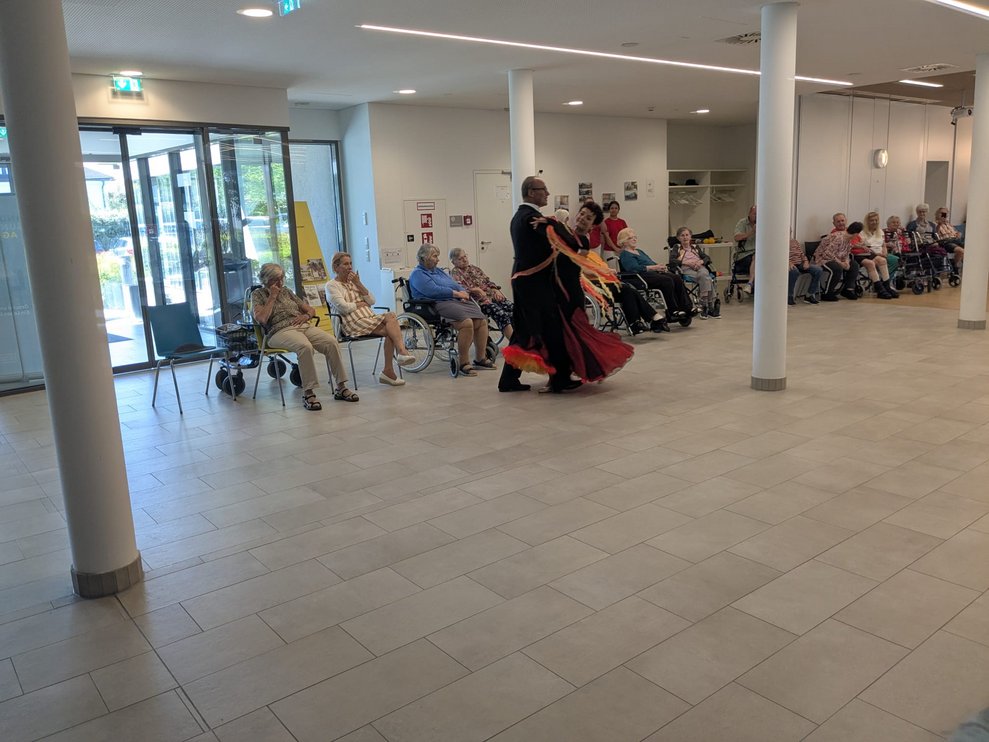 Zirkus Show & Tanzpaare 2025