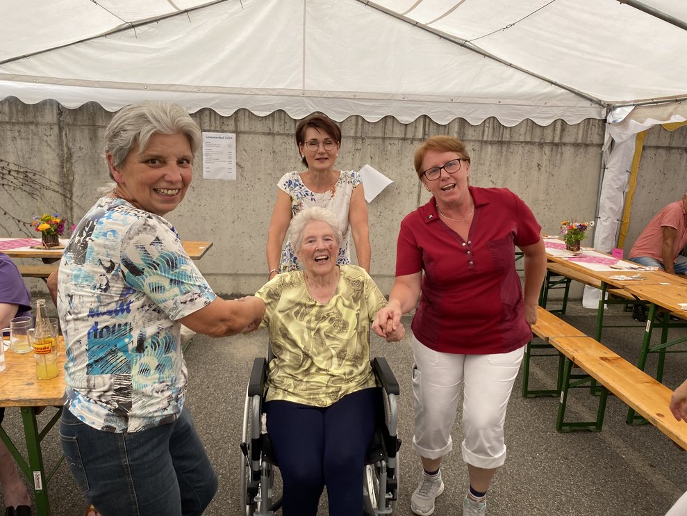 Frau Apfelthaler war begeistert von der Schlagermusik.