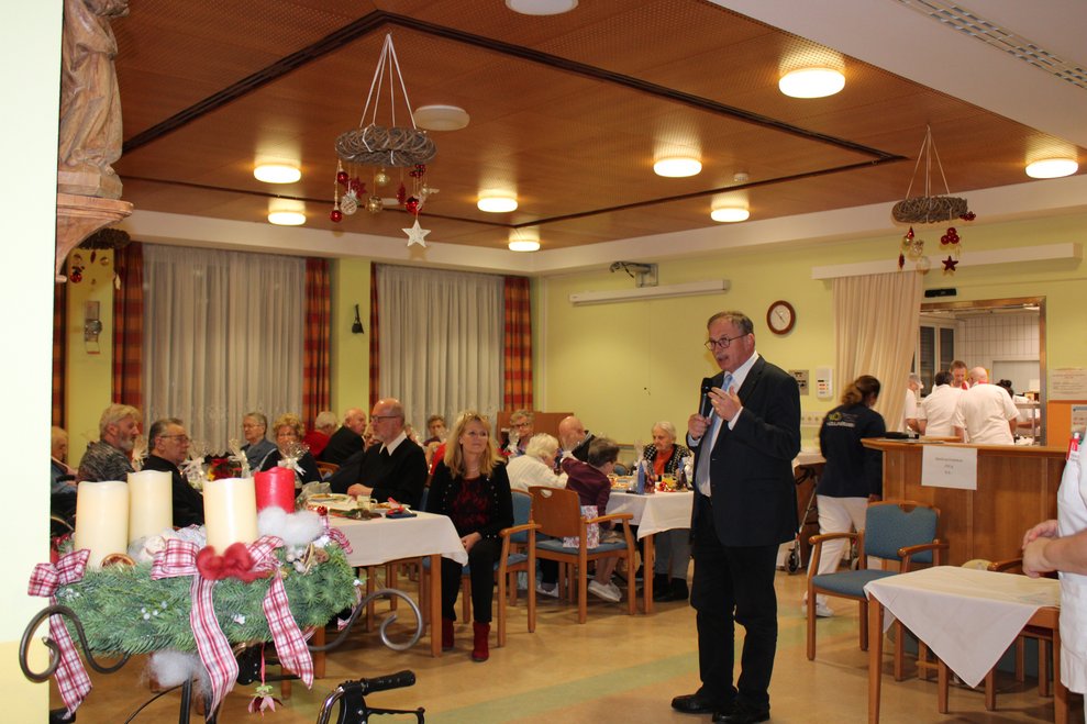 Vorweihnachtsfest im Pflegezentrum