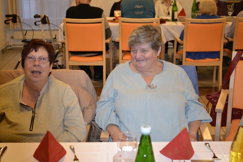 Frauen feiern