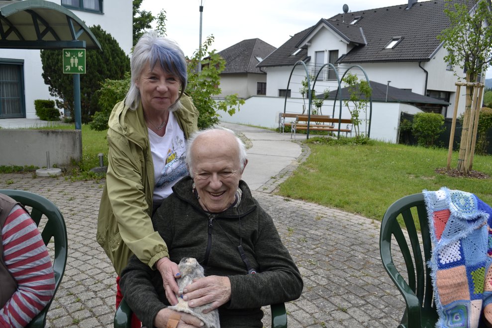 Mann mit Hase