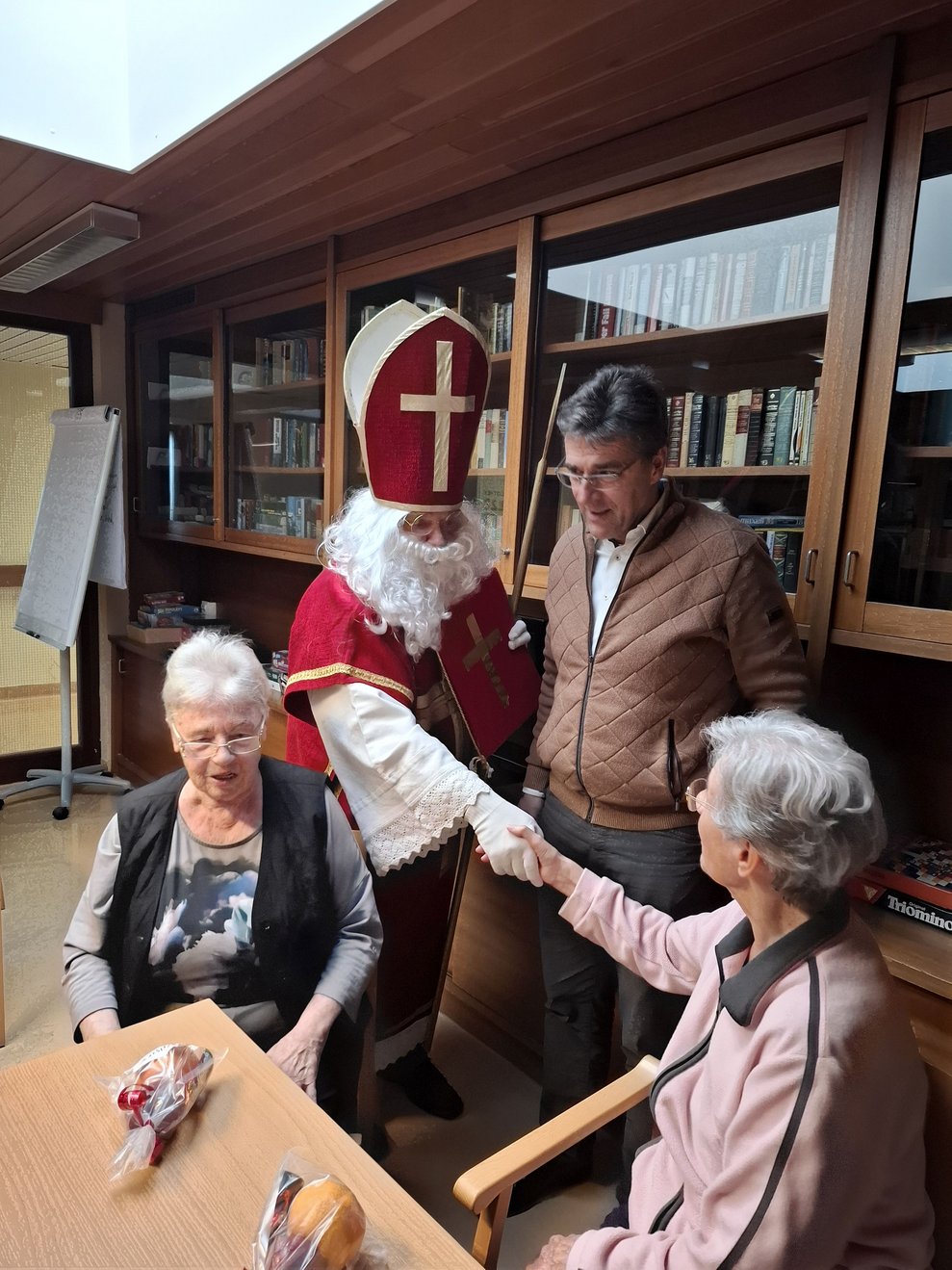 Der Nikolo war in Begleitung des Bürgermeisters aus Bad Vöslau.