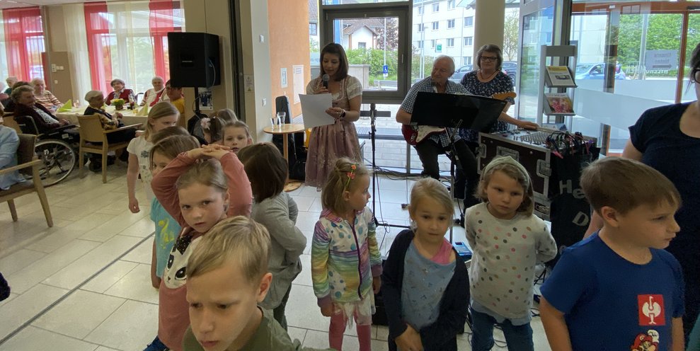 ...ein Lächeln ins Gesicht und ernten für ihre Darbietungen großen Applaus.