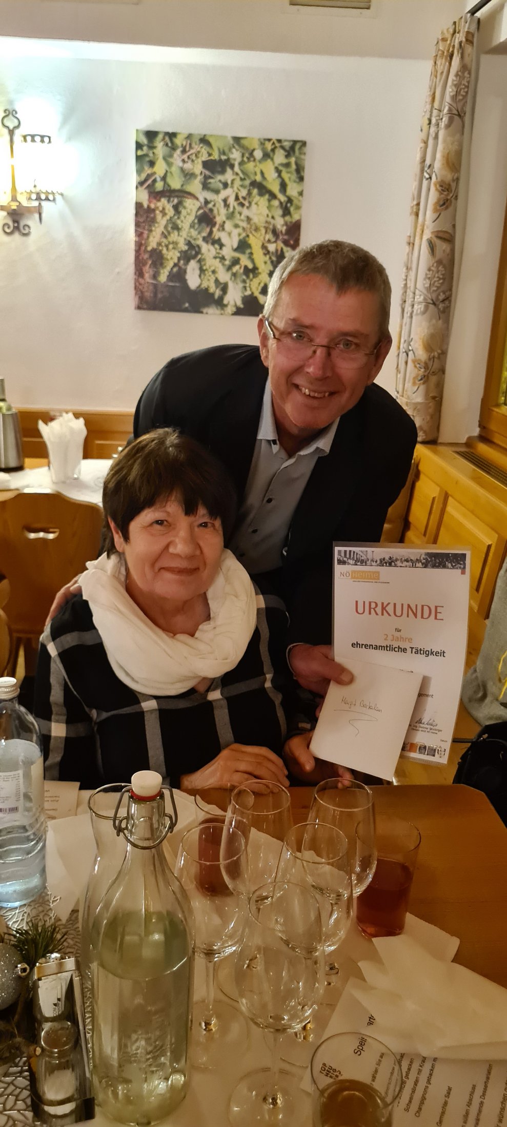 Ehrenamtliche Mitarbeiterin und pensionierte Kollegin Margit bekam eine Urkunde für 1 Jahr ehrenamtliche Mitarbeit.