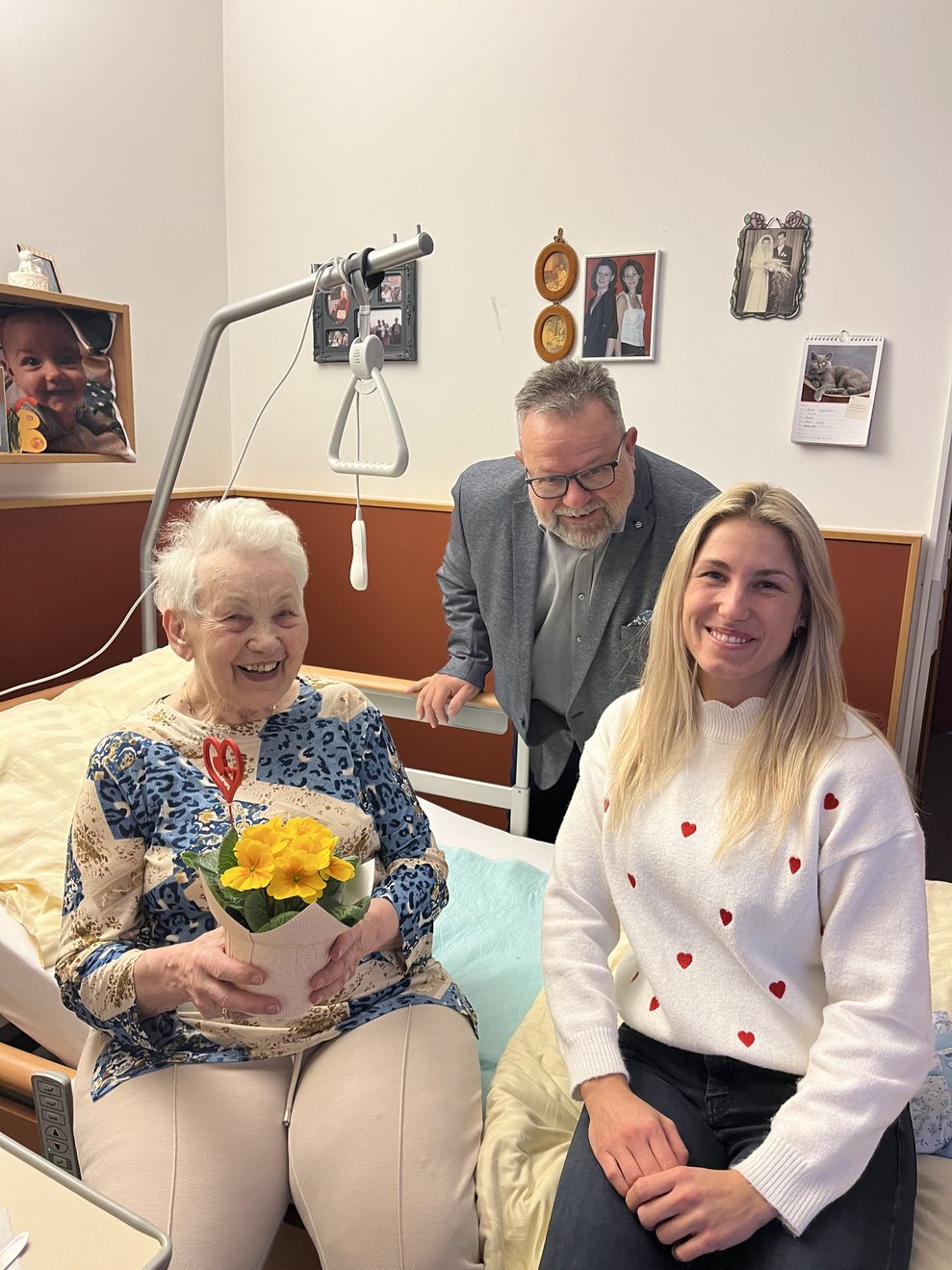 PD Felber und Dir. Strozer mit Bewohnerin