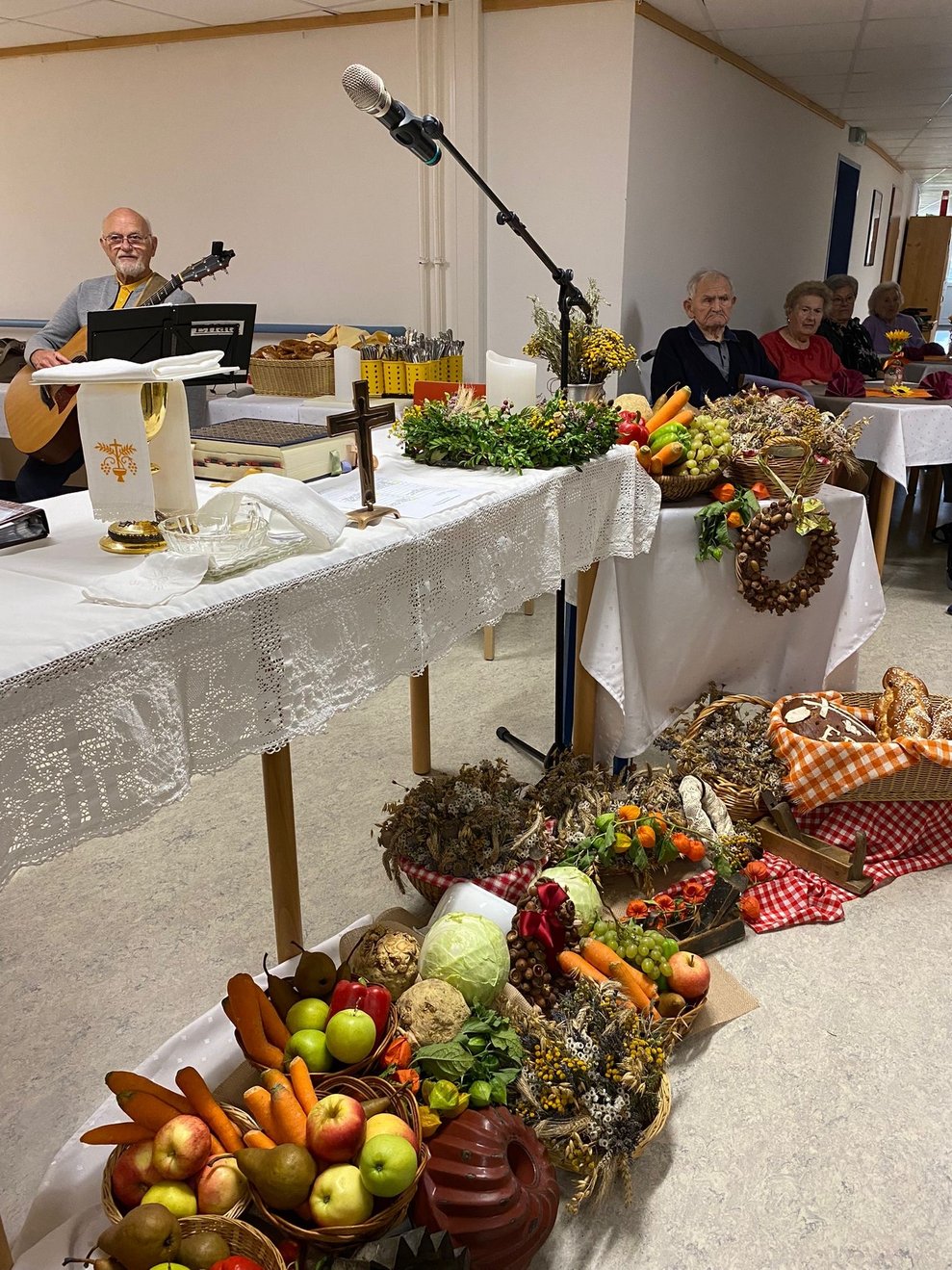der geschmückte Altar