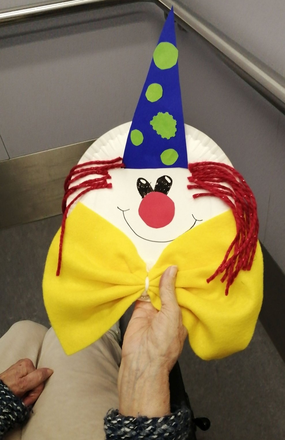 Selbst gebastelte Faschingsdekoration