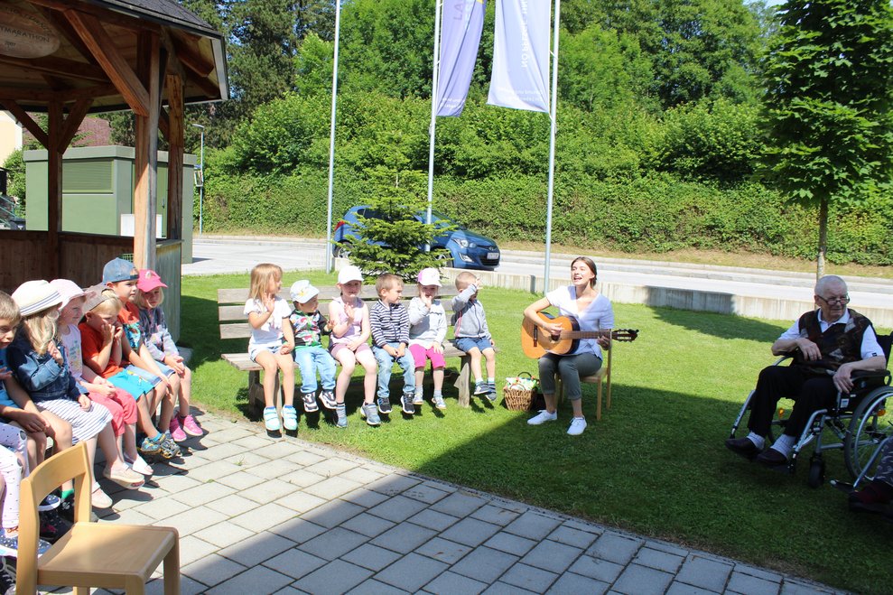 Sing- und Tanzvorführung des Kindergartens