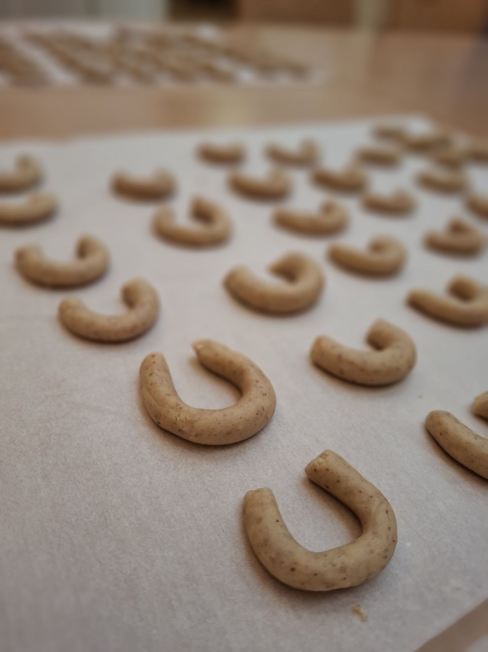 Die Vanillekipferl sind bereit zum Backen.