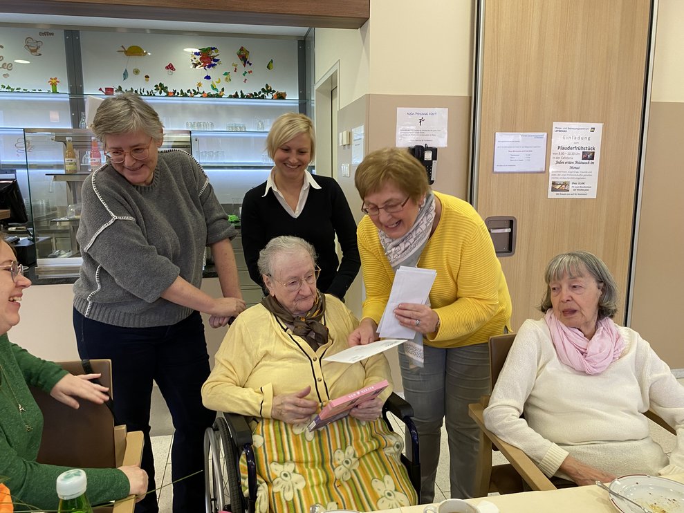 Frau Boden feiert ihren 94. Geburtstag...