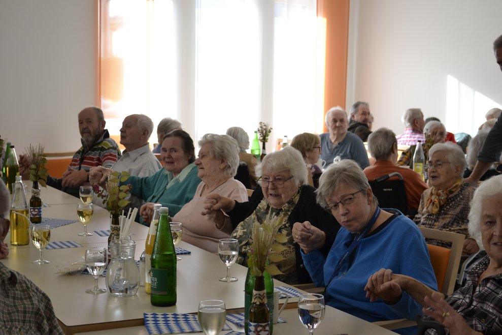 Menschen schunkeln