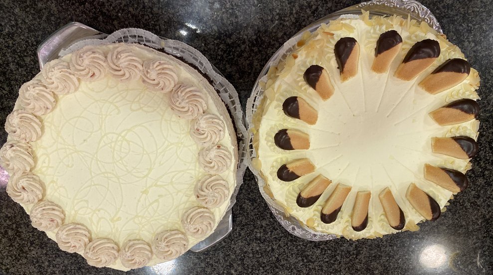 Die Geburtstagstorten wurden von der Küche gebacken...