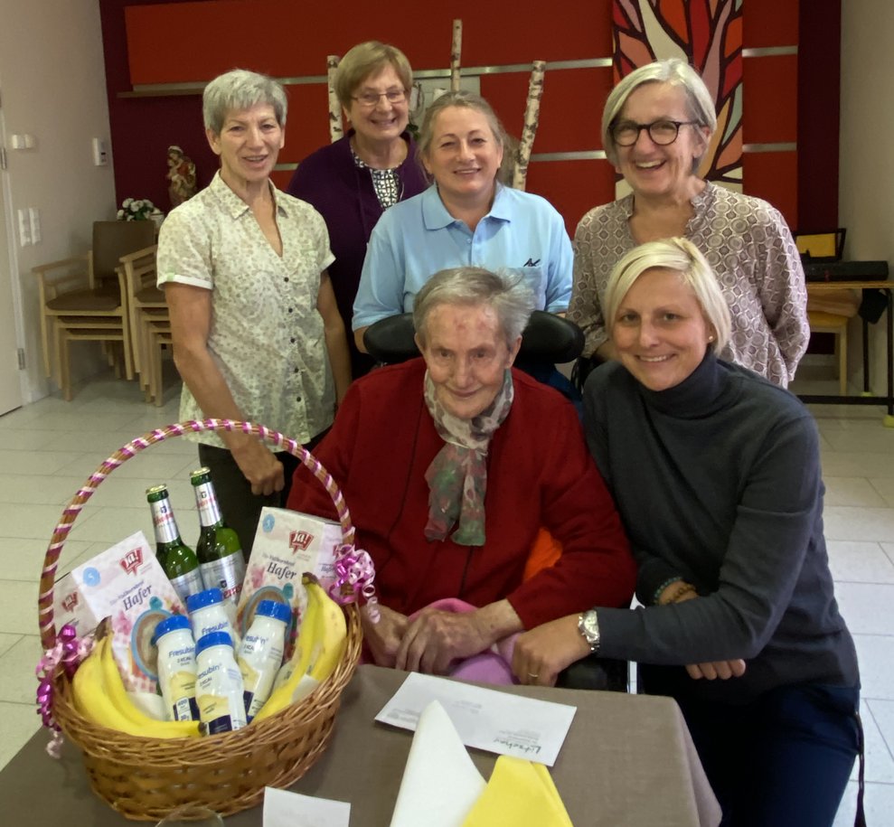 Frau Anibas feiert ihren 104. Geburtstag, heute einmal vor.