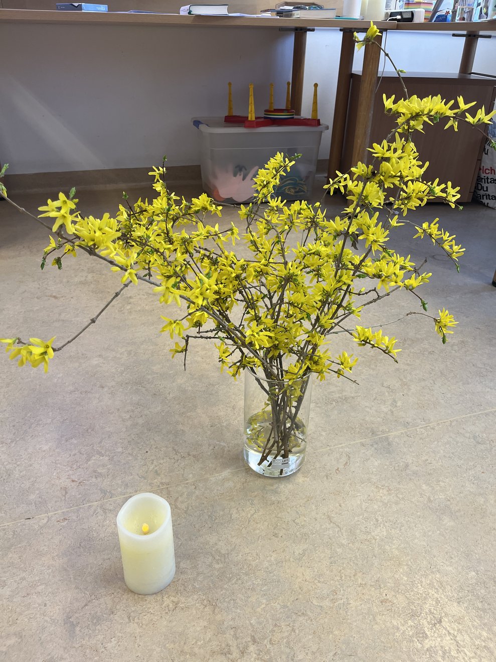 Blumen mit Kerze
