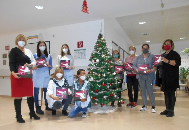 Weihnachtsgeschenke PBZ Baden Die MitarbeiterInnen freuen sich sehr über die Geschenke.