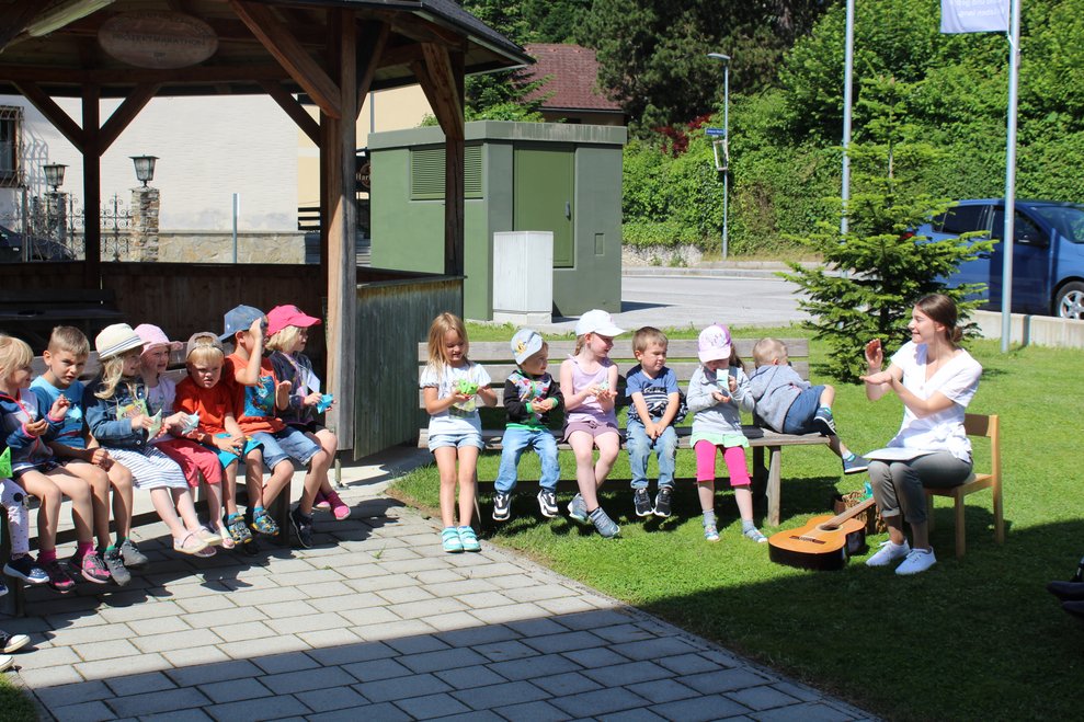 Sing- und Tanzvorführung des Kindergartens