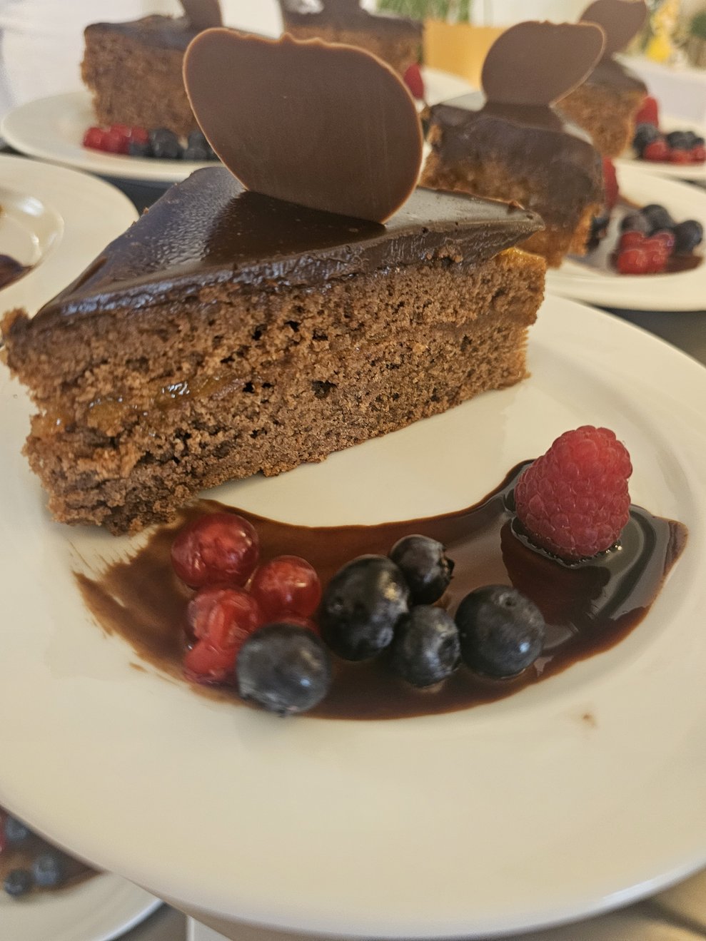Die selbstgebackene Sachertorte von unserem Küchenteam war die gelungene Überraschung zum Vatertag. 