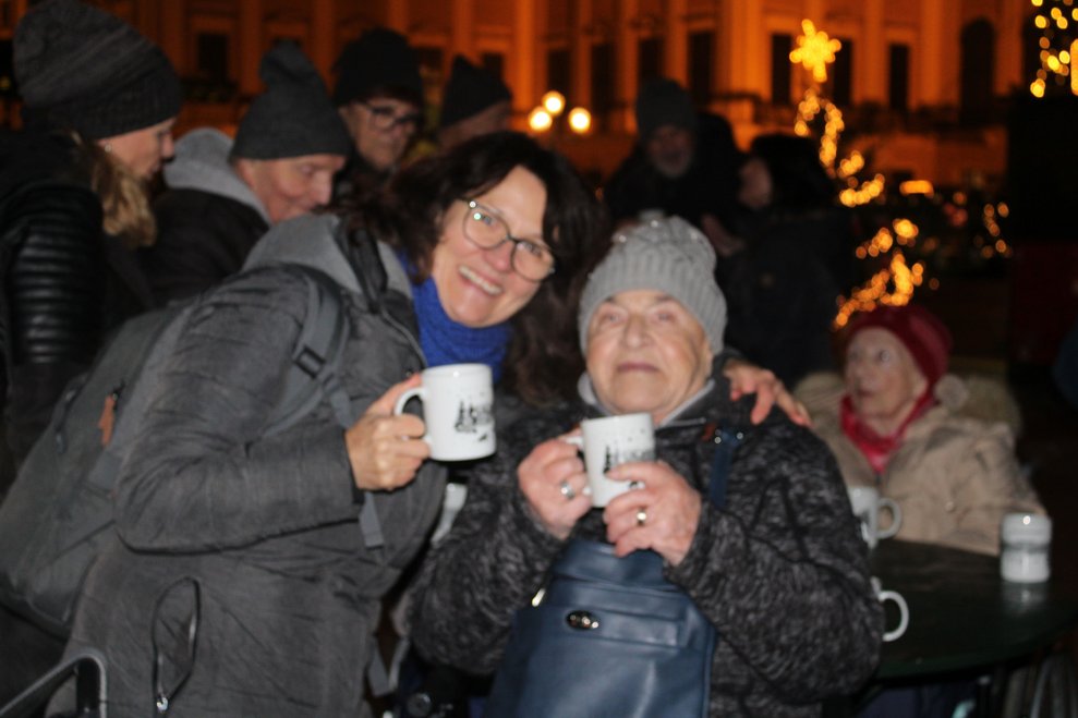 Am Christkindlmarkt Schönbrunn