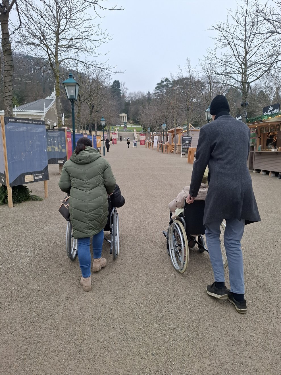Gemeinsam mit unseren Bewohnerinnen und Bewohnern durften wir einen wunderschönen Ausflug zum Adventmarkt im Badener Kurpark erleben