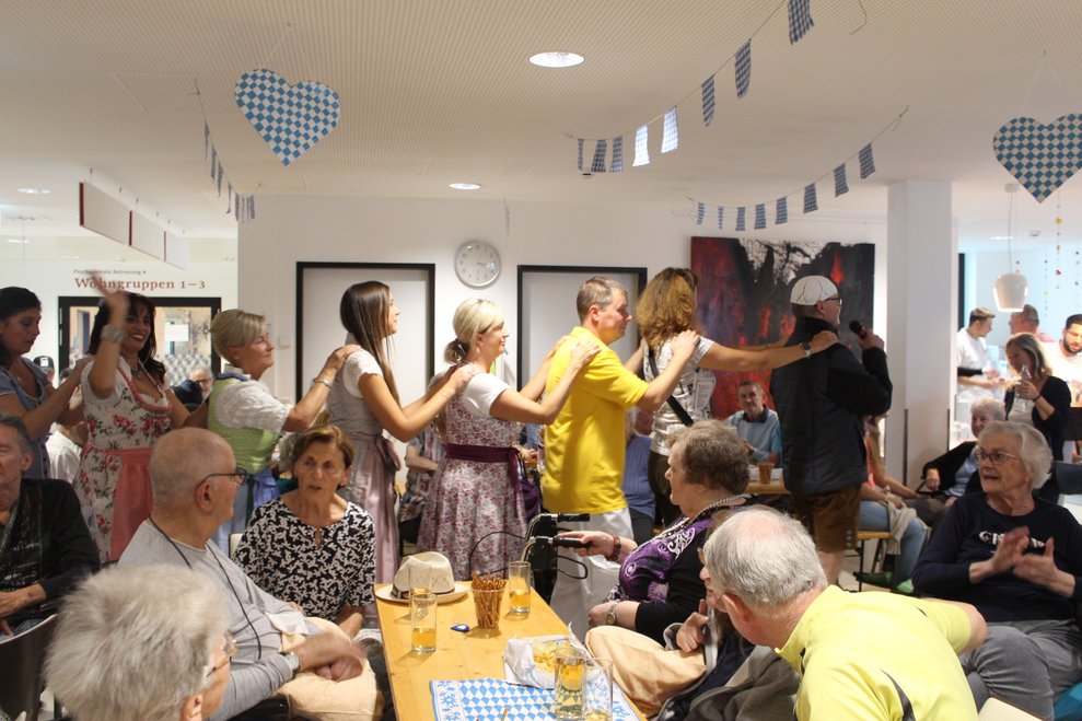 …führt unsere Polonaise an.