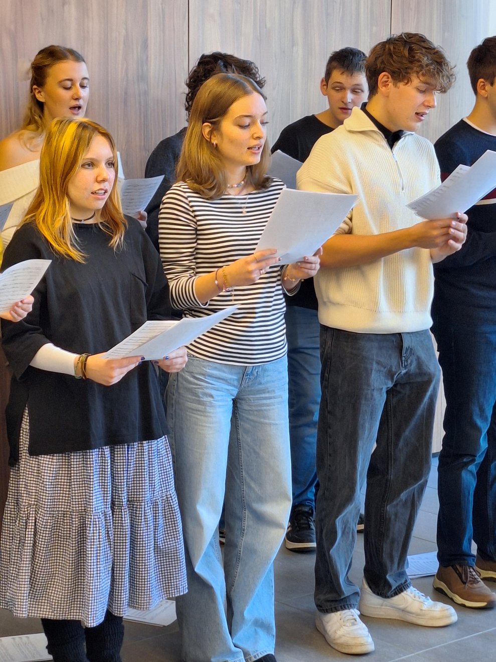 Die Schülerinnen und Schüler haben ein unglaublich buntes Programm vorbereitet.