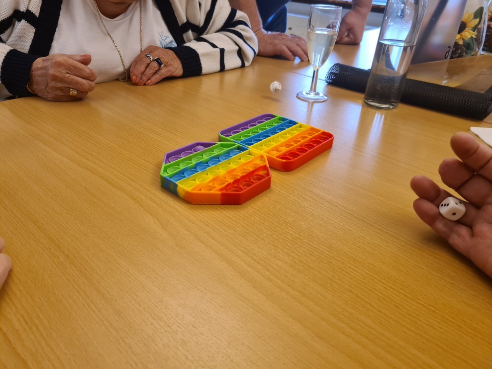 Es gibt viele Möglichkeiten um Pop it zu spielen.