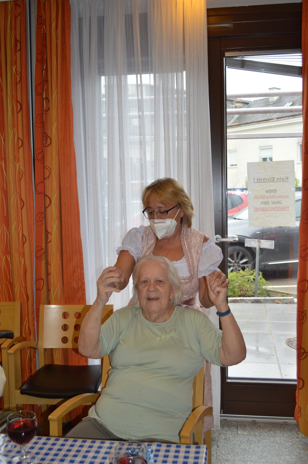 Gabi und Frau Neuhold
