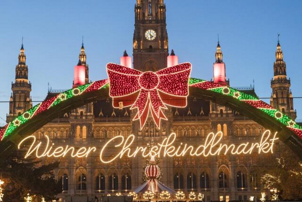 Der wohl bekannteste Christkindlmarkt in Österreich befindet sich am Rathausplatz in Wien.