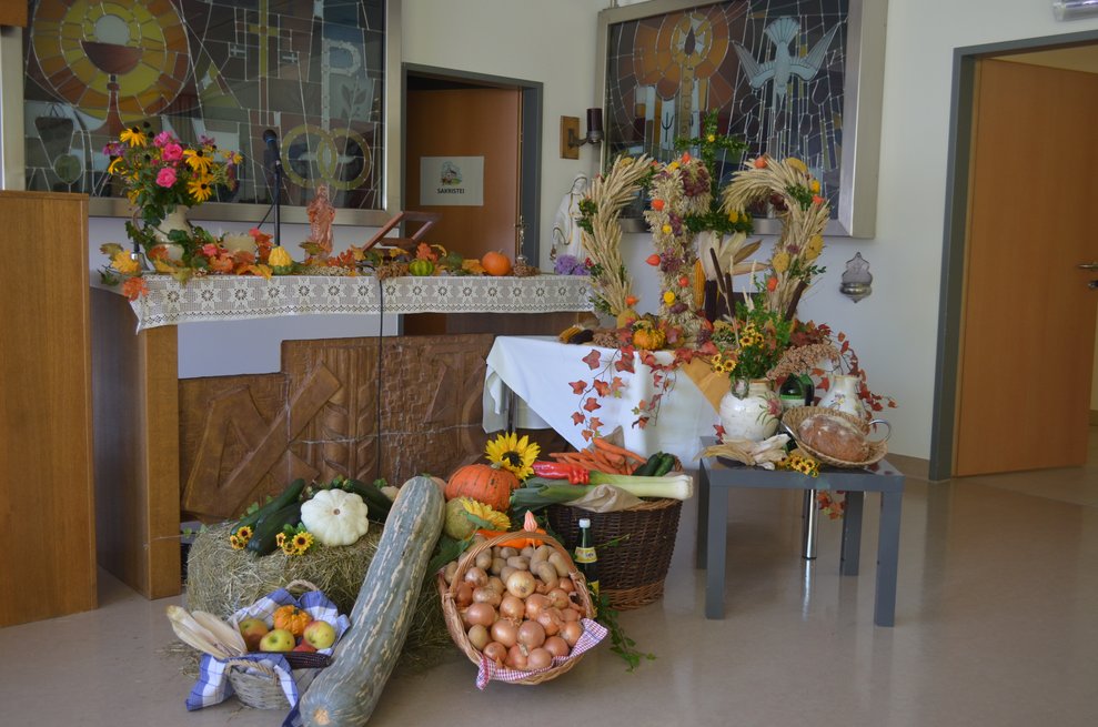 ein geschmückter Altar