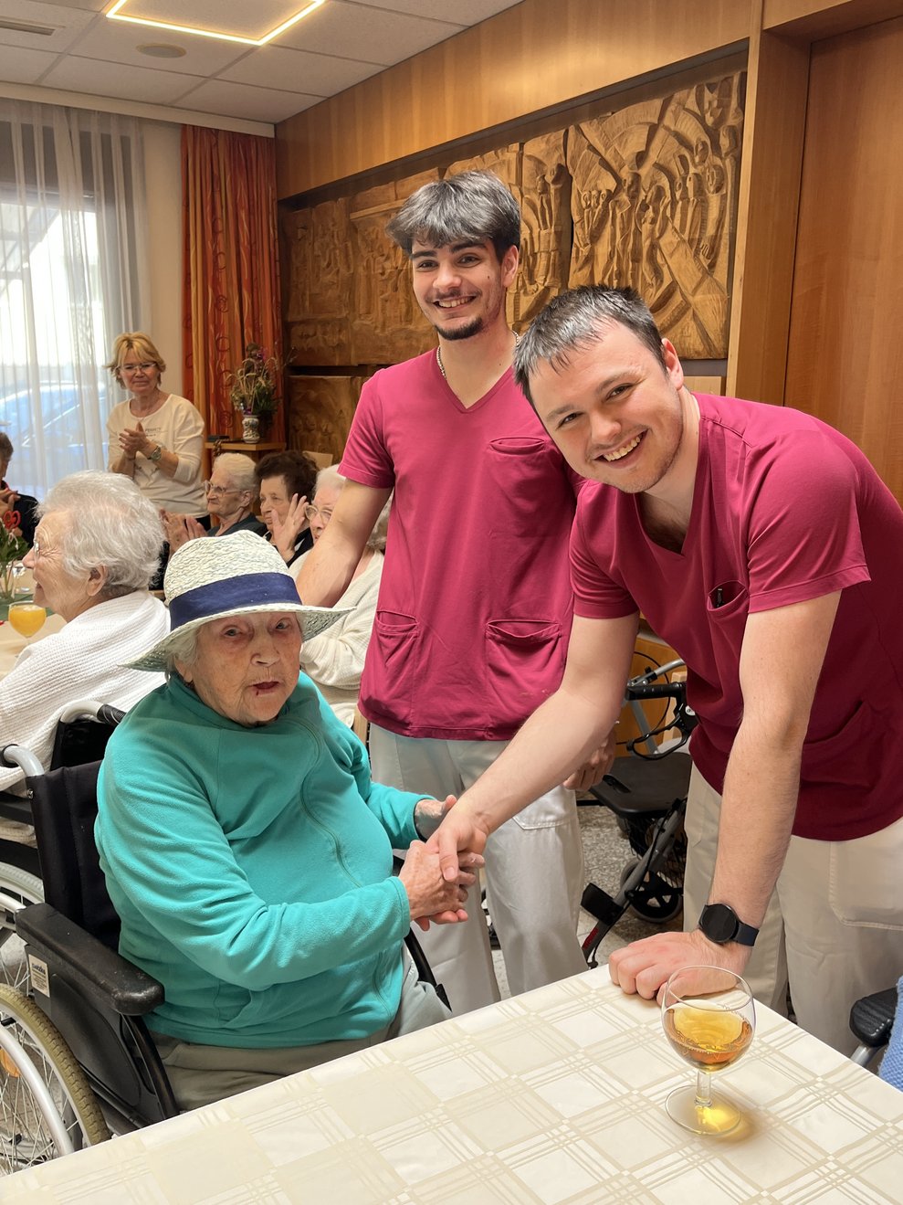 Zivi, Fsj mit Bewohnerin