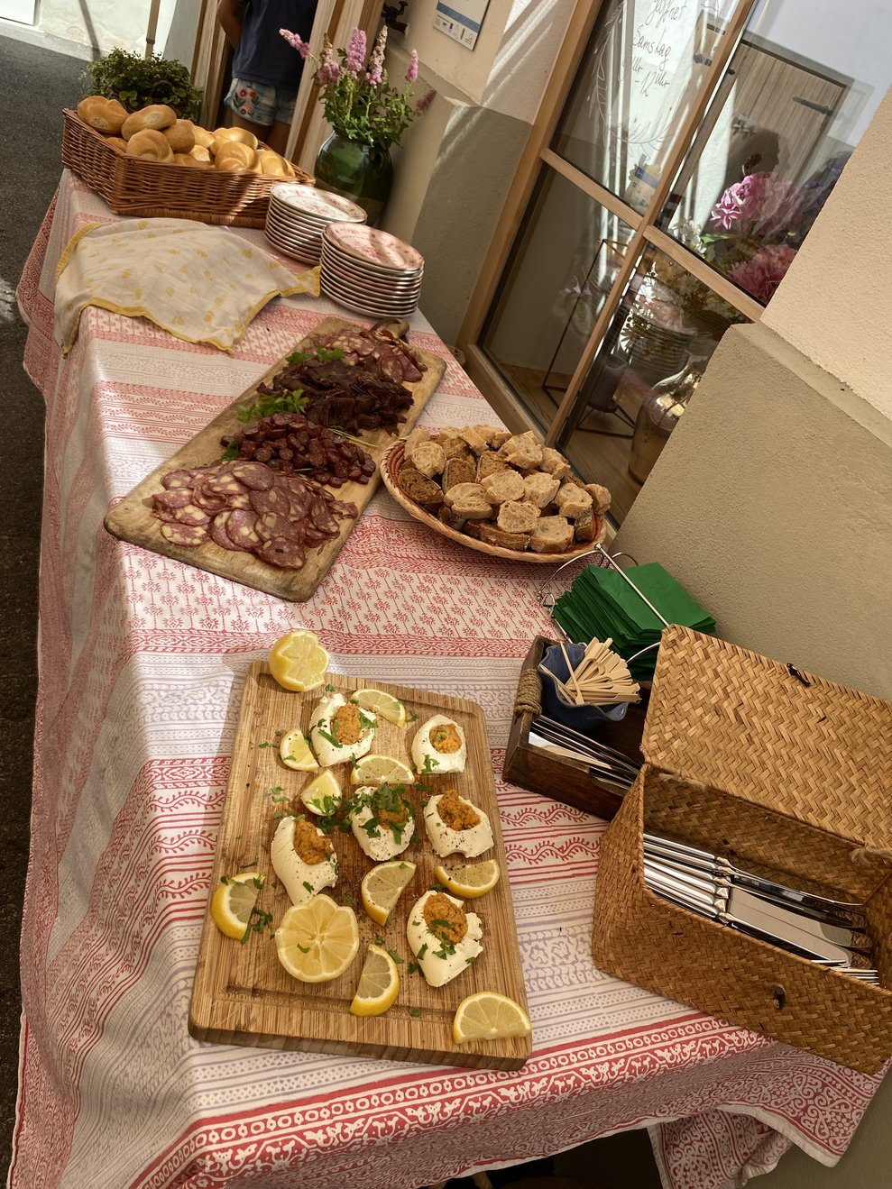 Wiildkäsewurst, Wildleberkäse, Hirschschinken und Karpfenkaviar...
