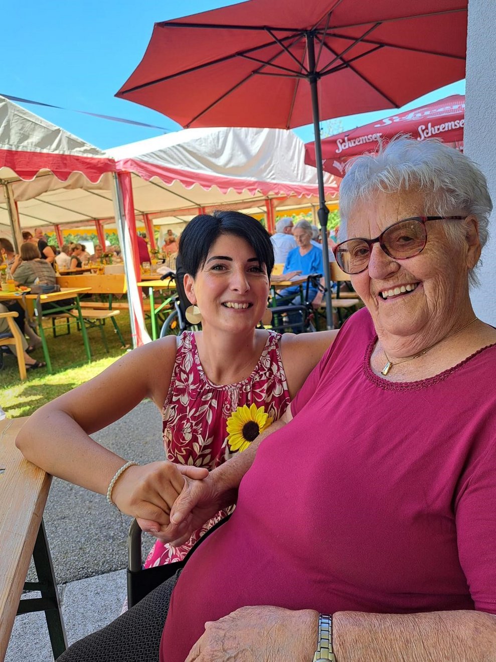 Bewohnerin farblich im Partnerlook mit Julia