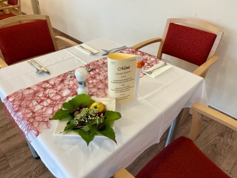 Der festlich geschmückte Tisch.