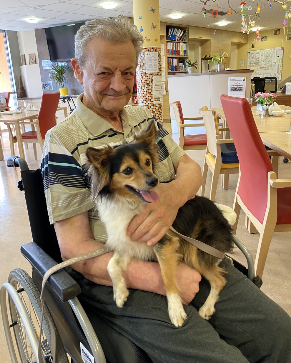 ...und Bewohner mit ihrem Hund Odi.