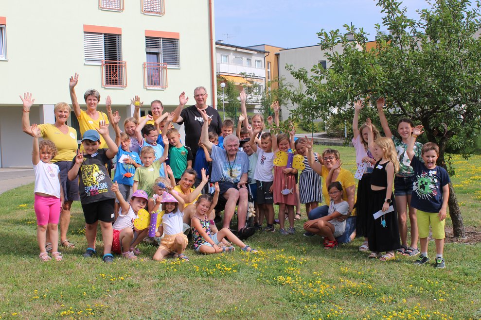 Gruppenfoto mit den teilnehmenden Kindern