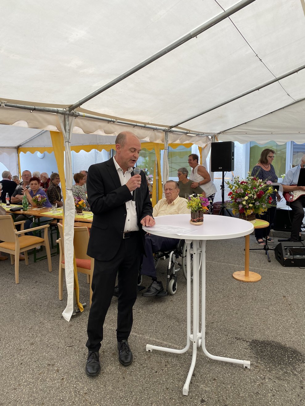 Thomas Schmalecker findet bei der Begrüßung sehr persönliche Worte.
