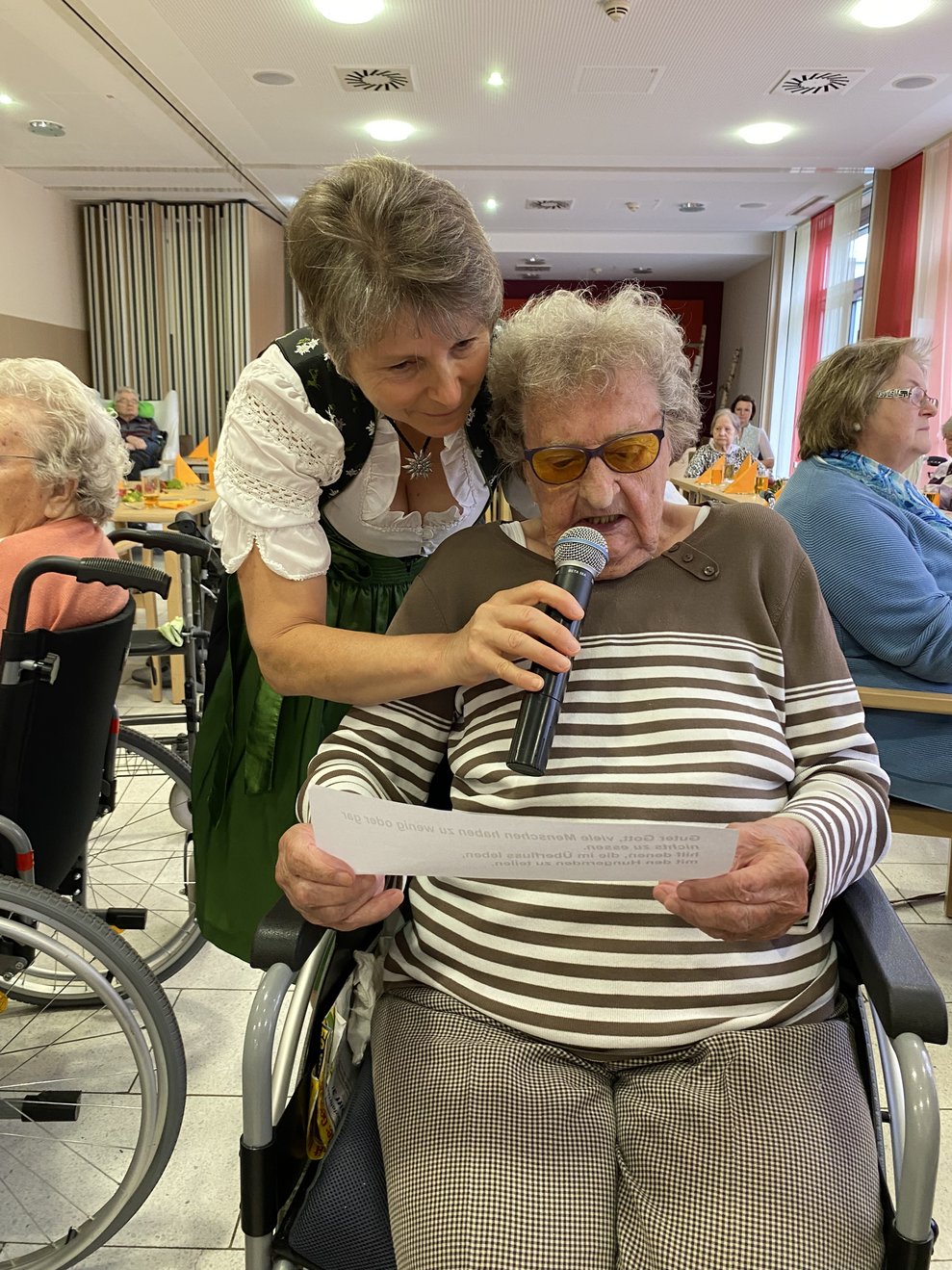 Sie bitten um "Frieden auf der Welt"...