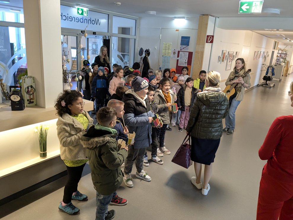 Die Kinder beim Singen.