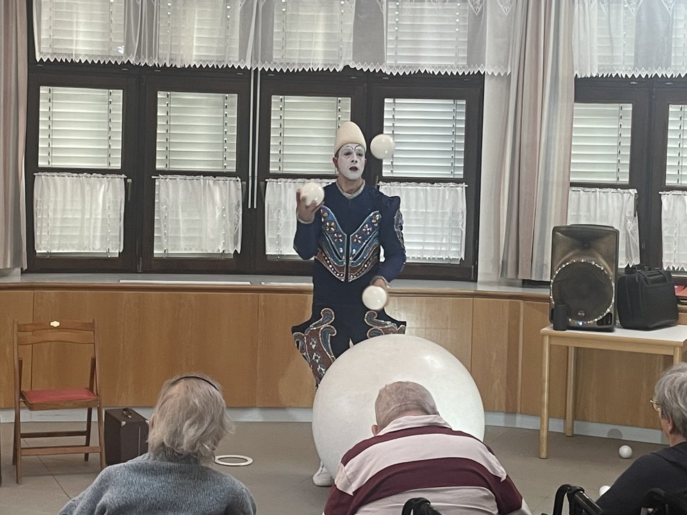 Der Clown bei der Vorstellung.